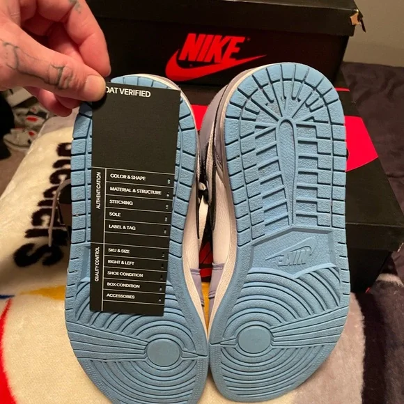 Jordan 1 Retro High OG University Blue - Picture 6 of 6